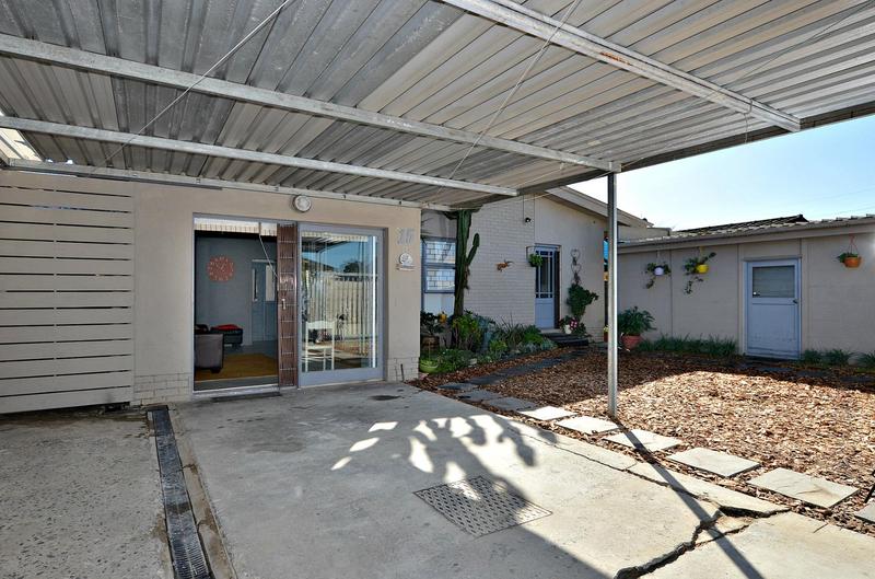 To Let 3 Bedroom Property for Rent in Peerless Park North Western Cape
